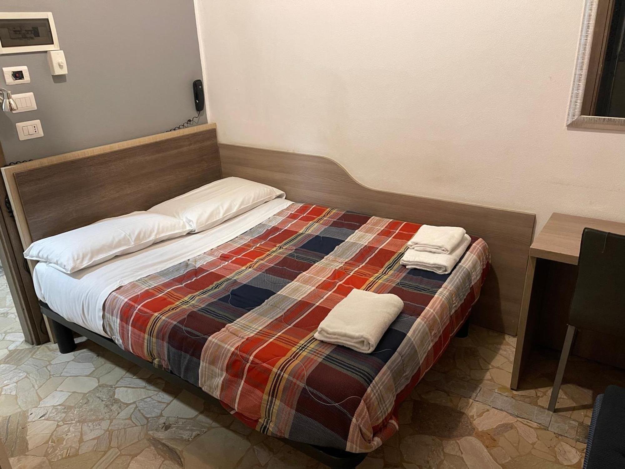 Hotel Bissi 米兰 外观 照片